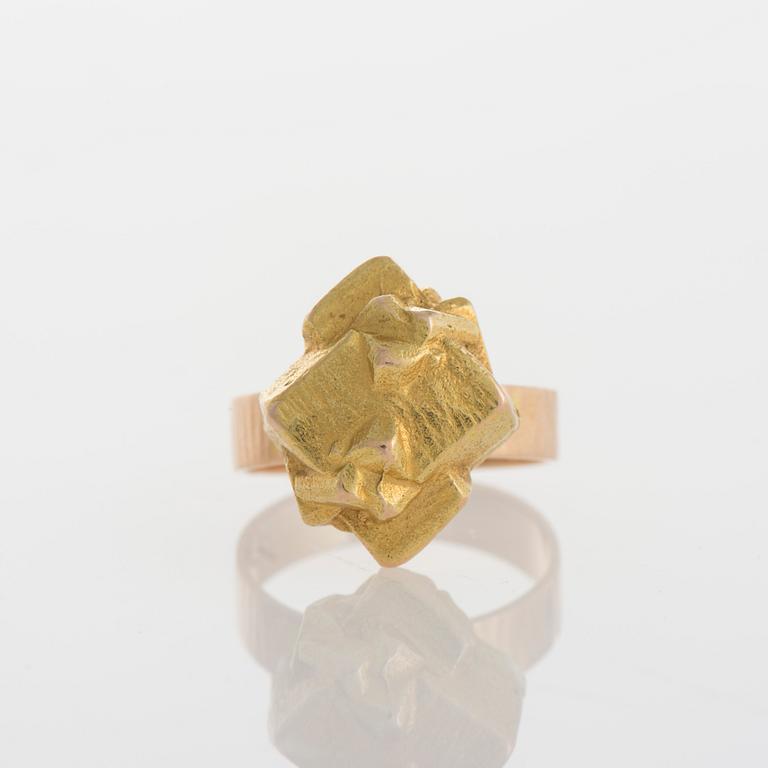 RING, Lapponia / Kruunu Koru, Björn Weckström, Helsingfors 1965. 14K guld. Vikt 9,7 g.