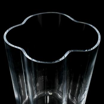 VAS, glas, Alvar Aalto, Iittala, märkt Alvar Aalto Iittala och daterad 2001.