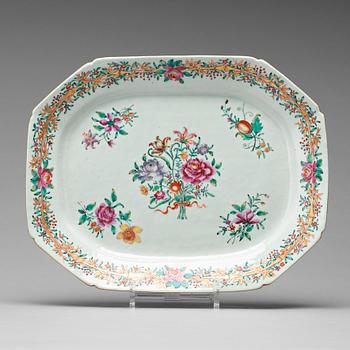 637. A famille rose charger, Qing dynasty, Qianlong (1736-95).