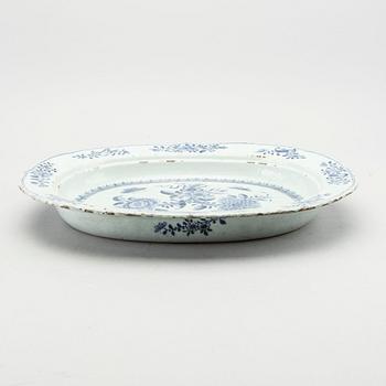 A Chinese Qianlong porcelain plate.