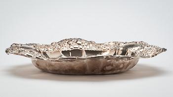 PRESENTERFAT, silver. Importstämplat av C Hoff, 1931. Ca 590g.