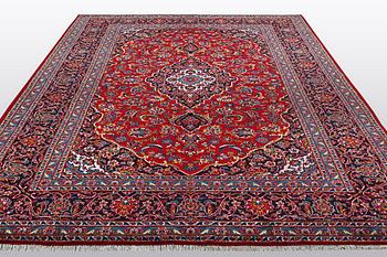 A carpet, Kashan, ca 370 x 267 cm.