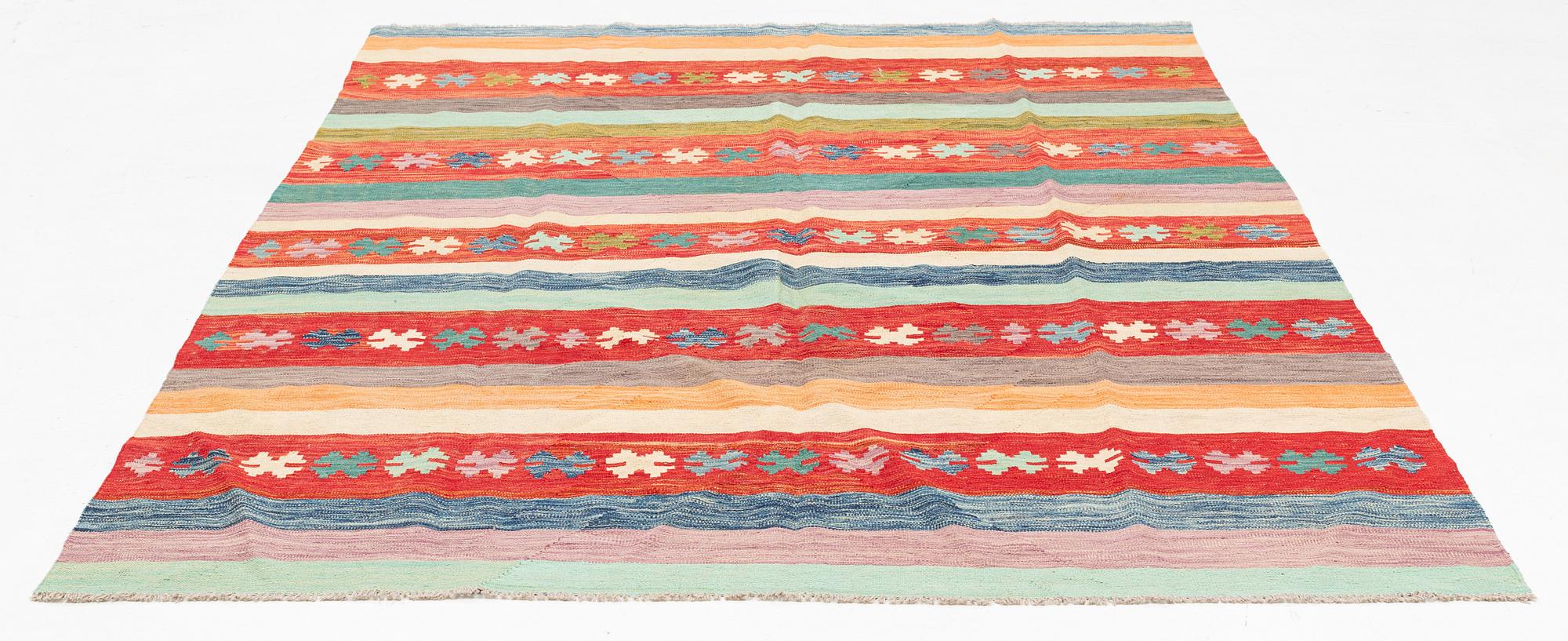 A kilim rug, ca 298 x 208 cm.