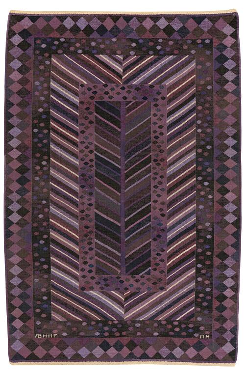 Marianne Richter, matta, "Granen violett", gobelängteknik, ca 223 x 152 cm, signerad AB MMF MR.