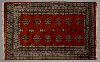 MATTA, Turkestan. Ca 195x124 cm.