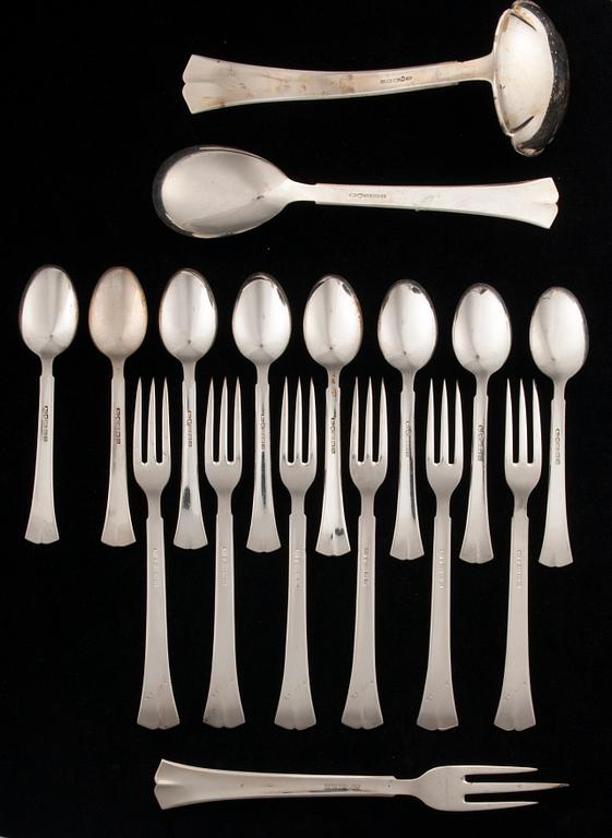 SERVERINGSBESTICK, 9 st, och KAFFESKEDAR, 8 st, silver, "Jousi" Kultakeskus, Tavastehus 1900-talets mitt. Vikt 354,8 g.