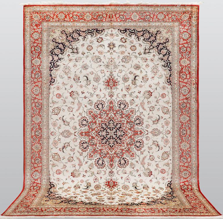 A silk Ghom carpet, 295 x 195 cm.