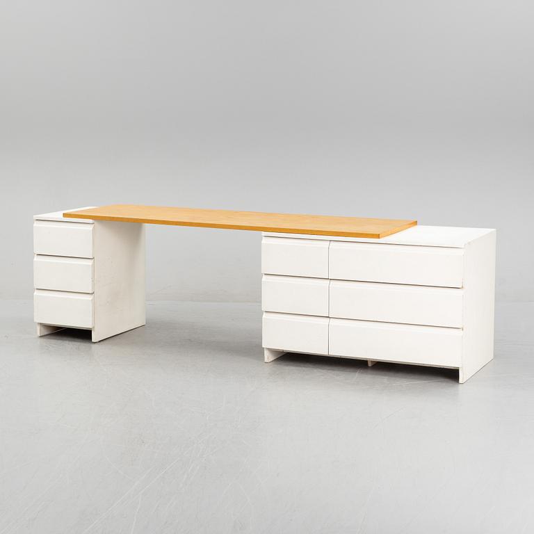 Aulis Leinonen, a model 200 writing desk, Artek, mid 20th century.