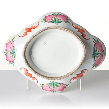 A group of three famille rose dishes, late Qing dynasty.