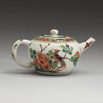 TEKANNA med LOCK, porslin. Qing dynastin, Kangxi (1662-1722).