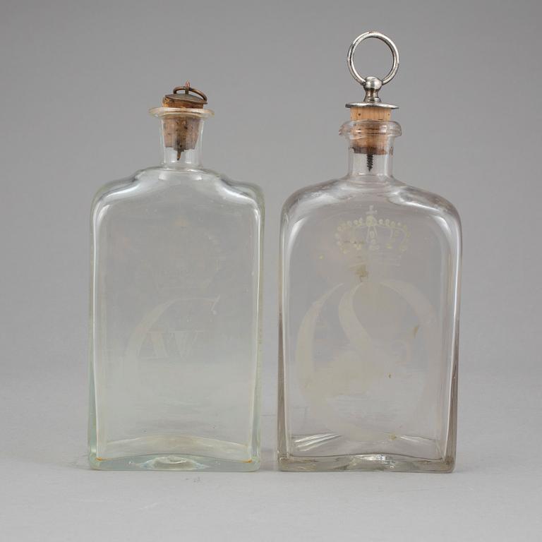 BRÄNNVINSFLASKOR, 2 st, glas, 18/1900-tal.