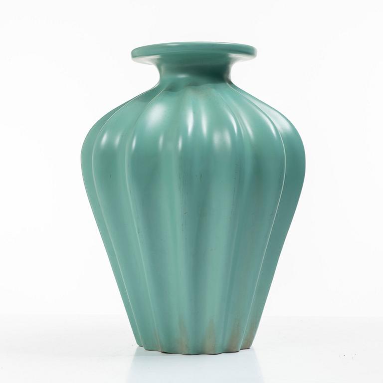 Ewald Dahlskog, A vase, Bo Fajans, 1940s.