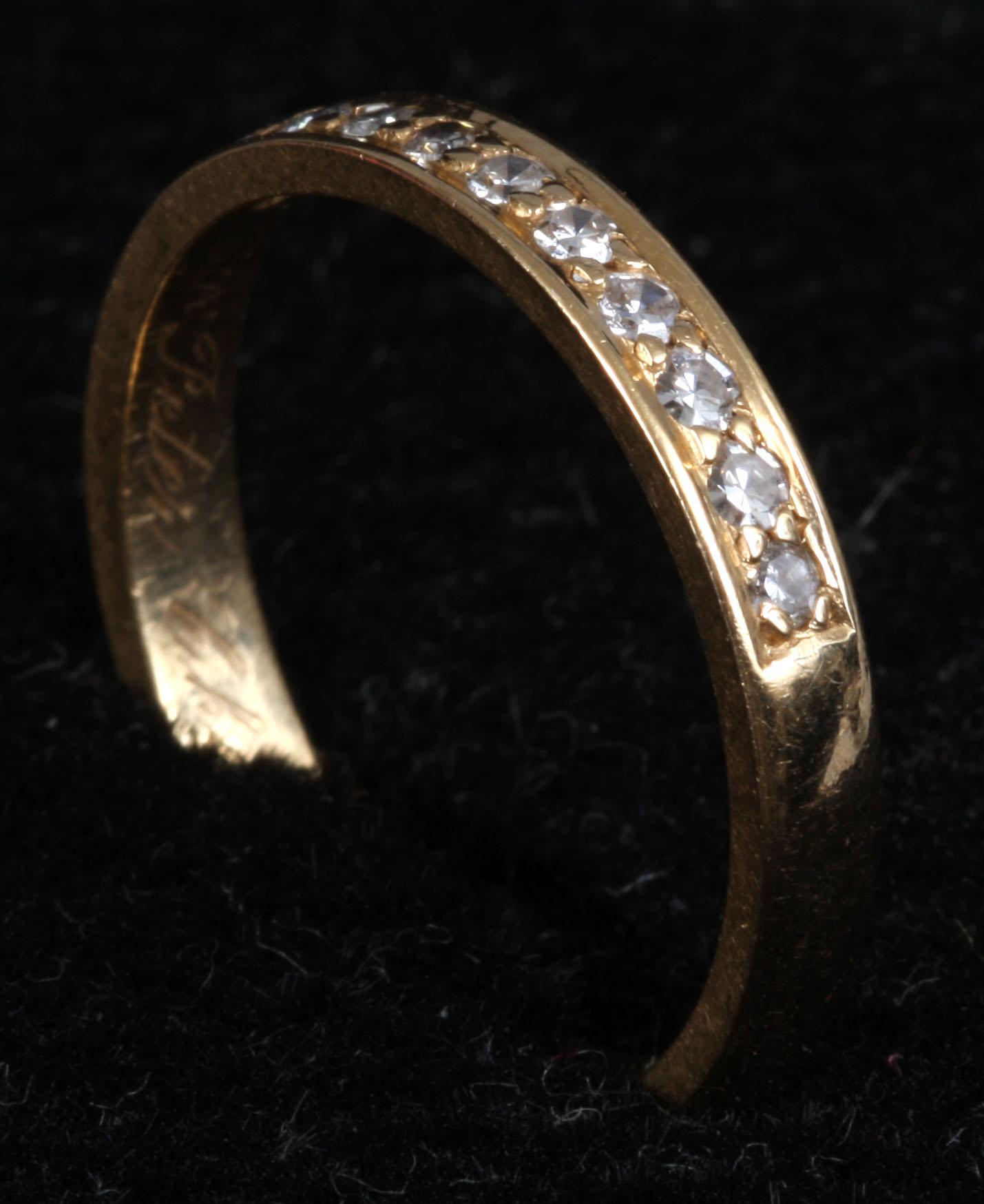RINGAR, 2 st, 18 k guld samt diamanter.