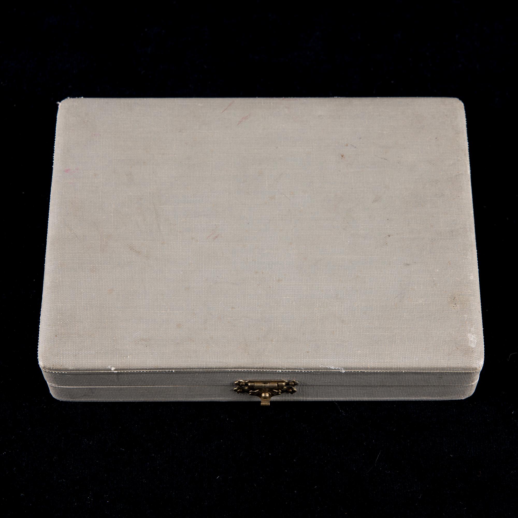 KAFFESKEDAR, 6 st, emalj samt förgyllt silver, Tillander, Helsingfors 1962-63. Total vikt 75,4 g.