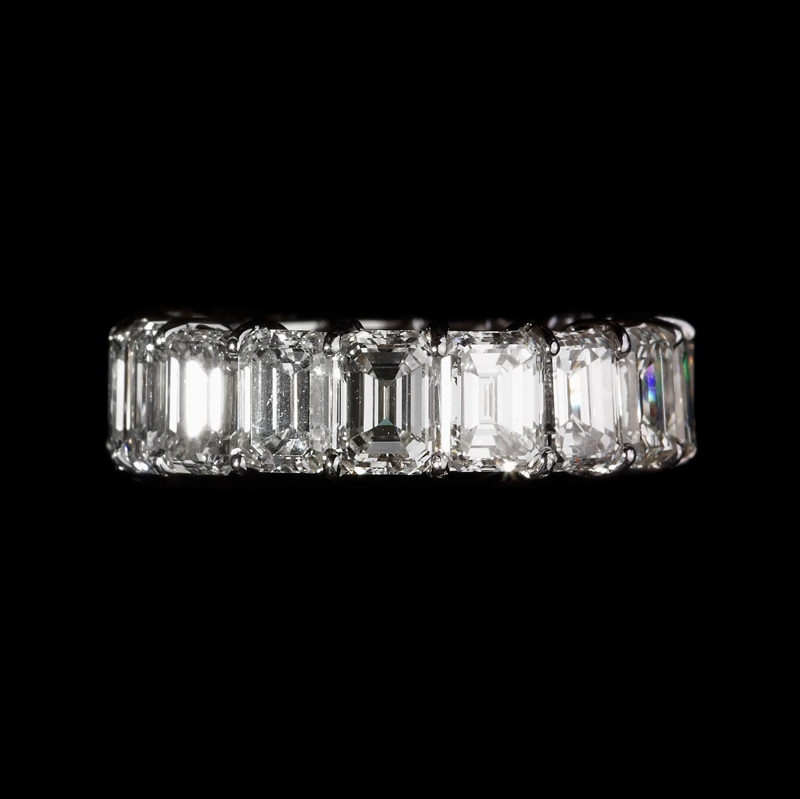 RING, 17 smaragdslipade diamanter, tot. 12.60 ct.