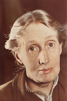 Gisèle Freund, fotografi föreställande Virginia Woolf signerad och copyrightstämplad a tergo.