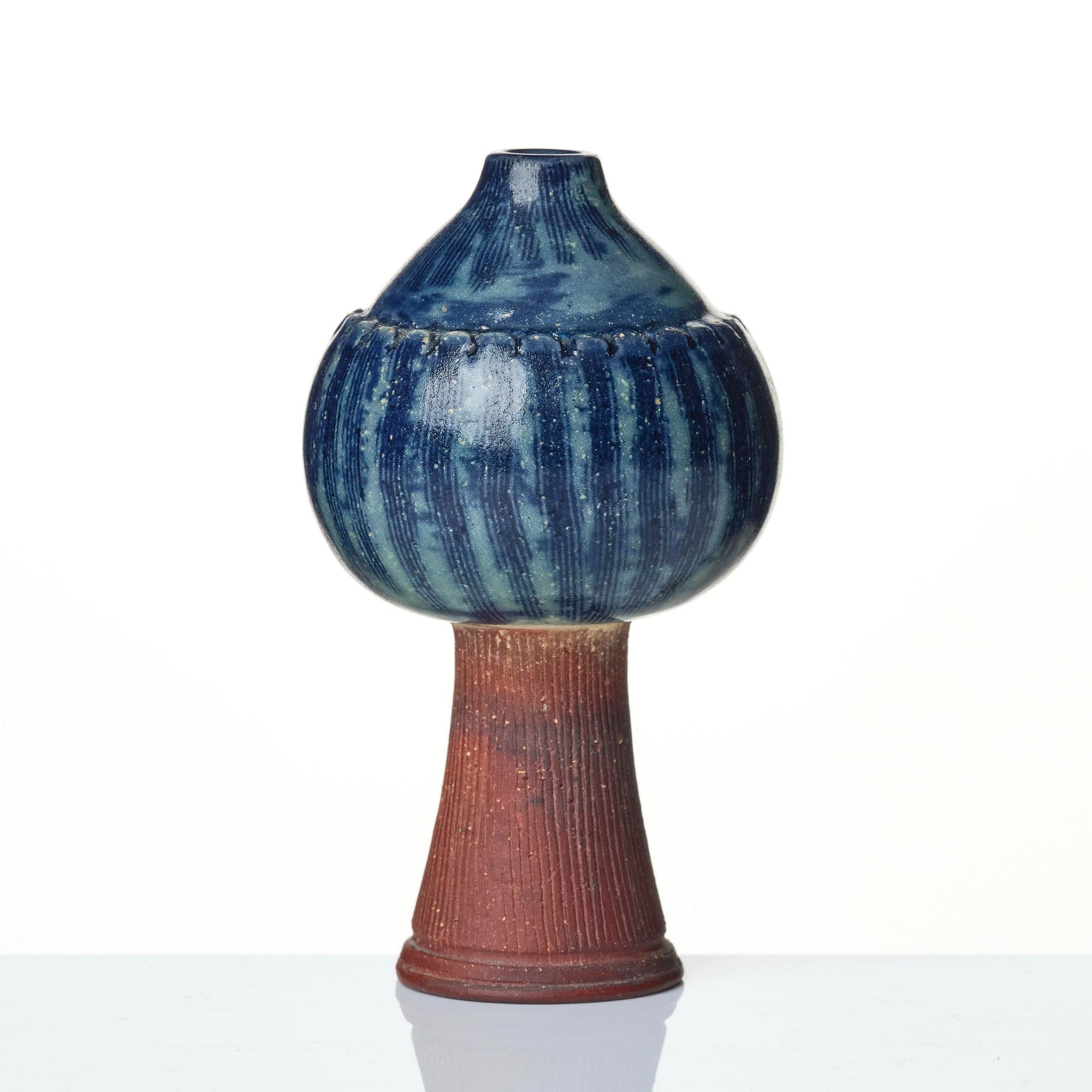 Wilhelm Kåge, a Farsta Spirea stoneware vase, Gustavsberg Studio 1950s.