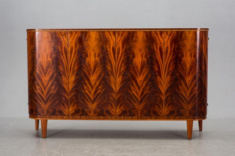 SIDEBOARD, 1900-talets mitt.