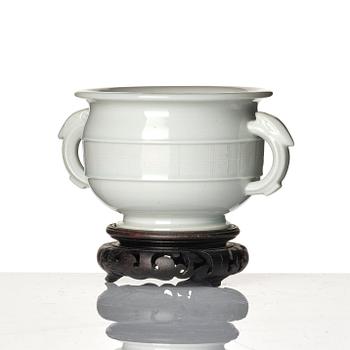 Rökelsekar, blanc de chine. Qingdynastin, Kangxi (1662-1722).
