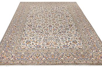 A Kashan carpet, c. 380 x 271 cm.