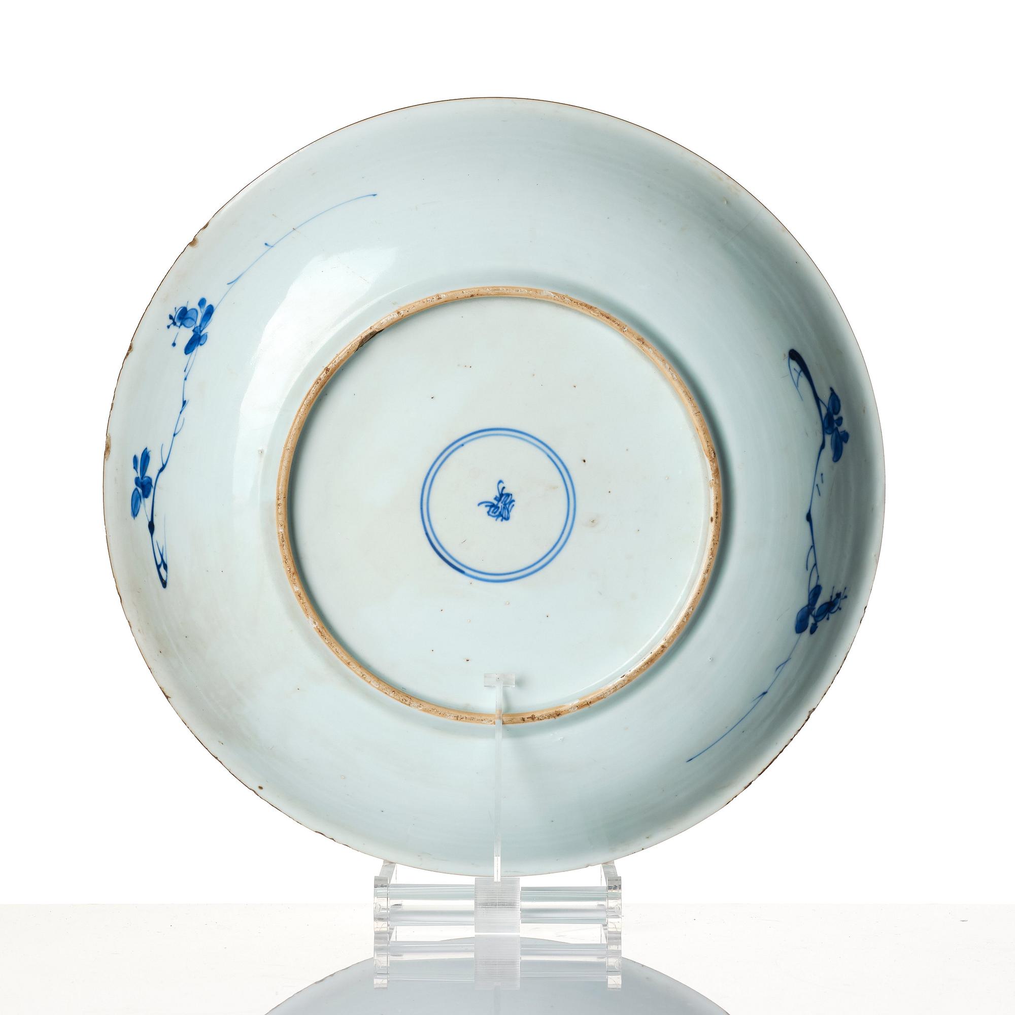 Skålfat, porslin, Qingdynastin, Kangxi (1662-1722).