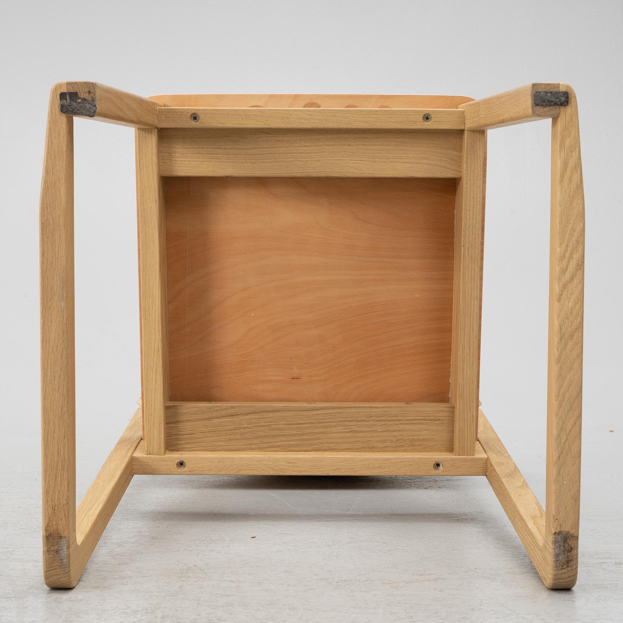 Keiji Ashizawa, stol, "Sori Chair", Ariake, Japan.