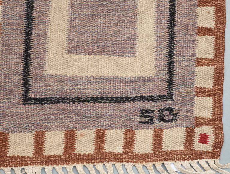 CARPET. Flat weave. 365,5 x 248,5 cm. Signed SB.