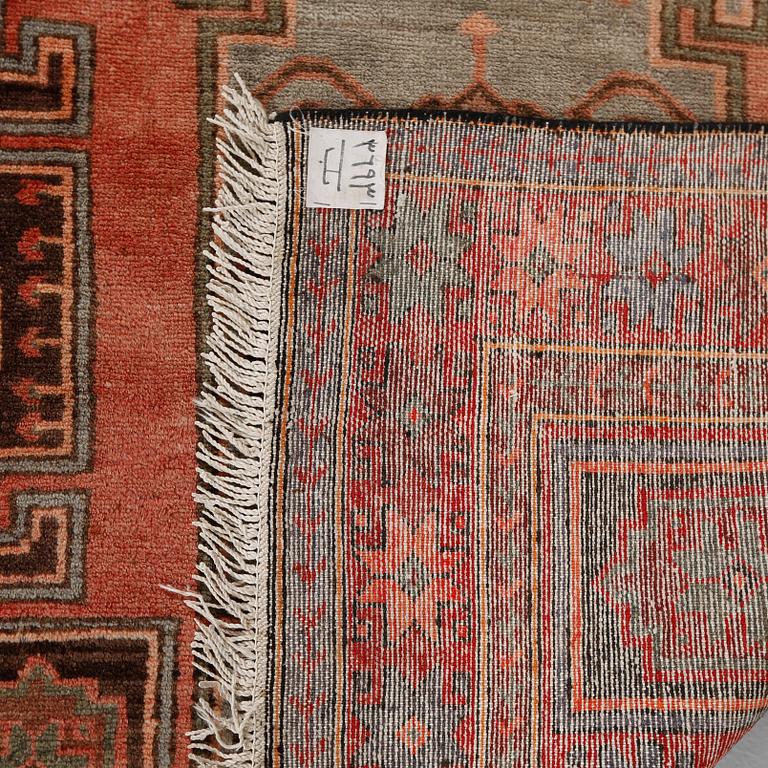 MATTA, orientalisk, 1900-talets andra hälft, 245x130 cm.