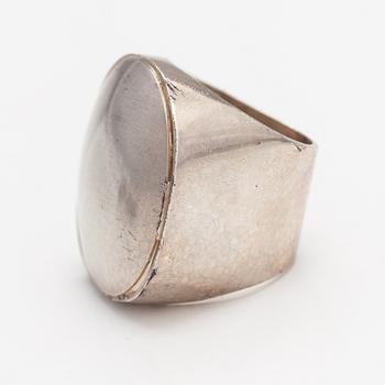 Pekka Piekäinen, A sterling silver ring. Auran Kultaseppä, Turku 1971.