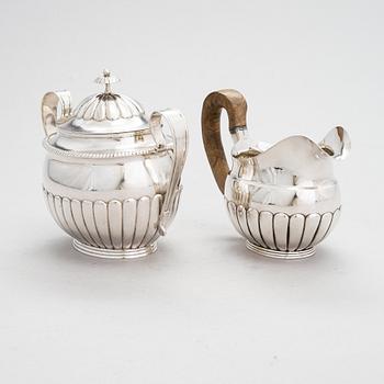 A cream jug and a sugar bowl, maker's mark of Petter Turulin, Sortavala 1824 and 1827.