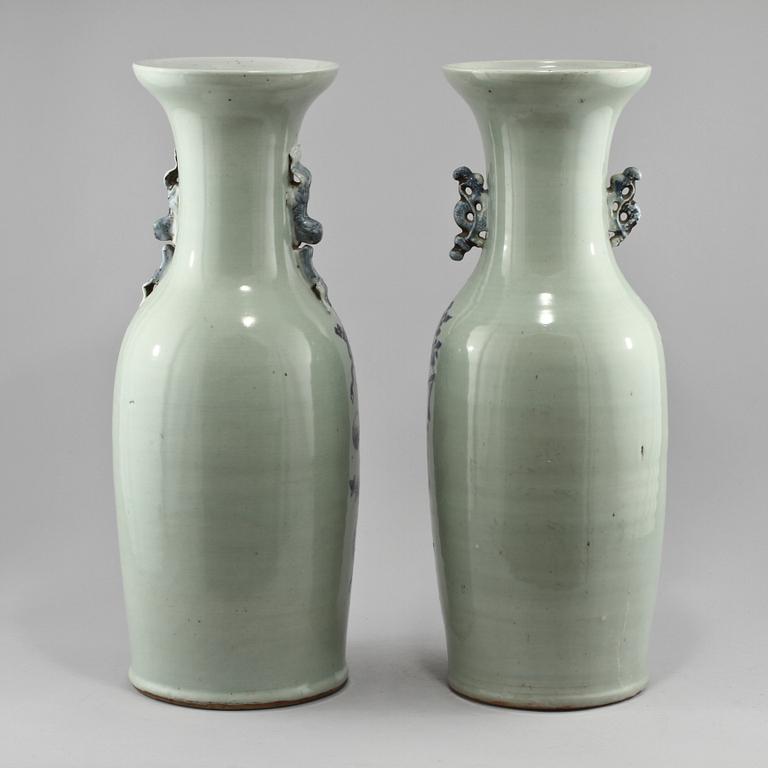 GOLVVASER, 2 st, porslin, Kina, 1800-tal.