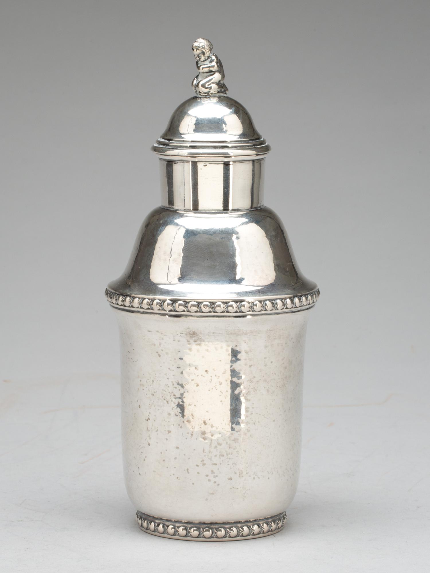 SHAKER, silver, Cort Hannibal, Köpenhamn, 1931. Vikt tot ca 315g.