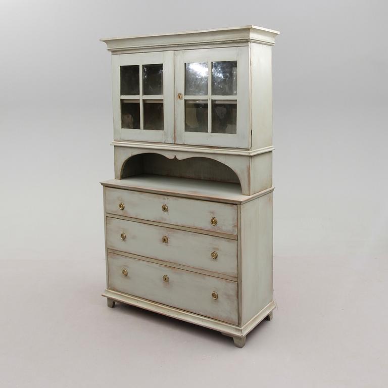 VITRINSKÅP, 1800-talets första hälft.