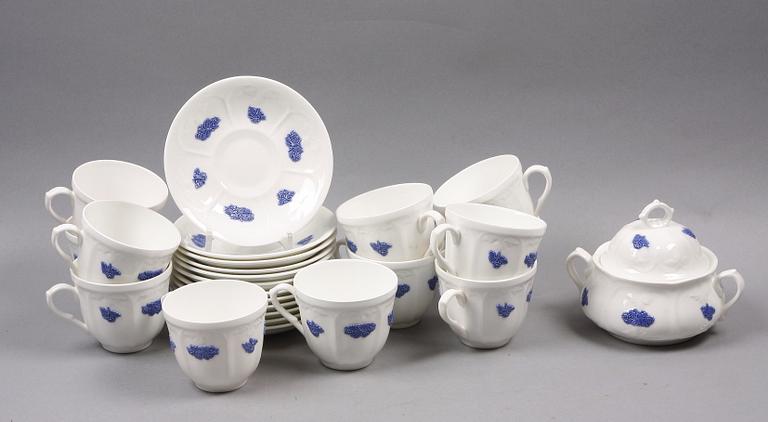 KAFFESERVISDELAR, 13 delar, benporslin, "Blå Blom", Gustavsberg.