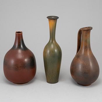 GUNNAR NYLUND, a set of 3 stoneware vases, Rörstrand, Sweden, mid 20th century.