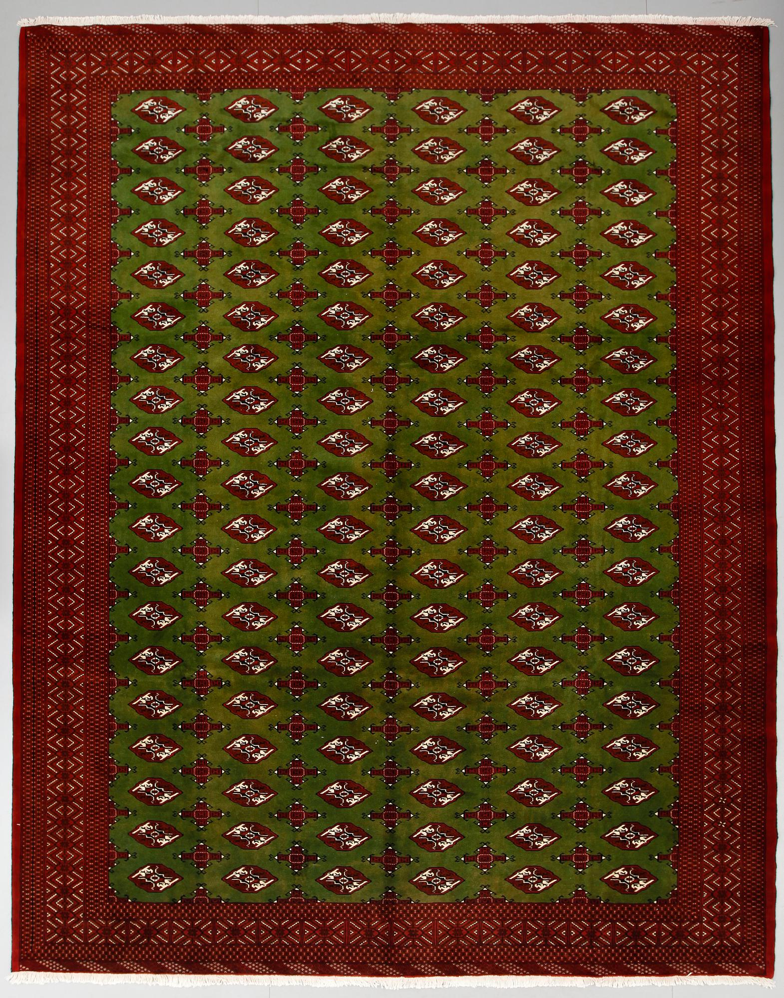 MATTA, Turkmen, ca 387 x 310 cm.