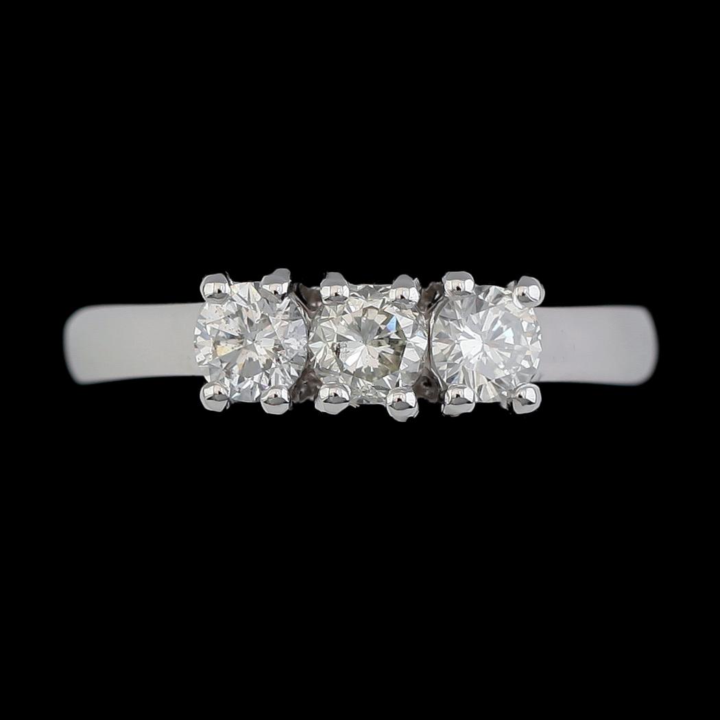 RING, 18K vitguld, 3 briljantslipade diamanter tot ca 0.84 ct.