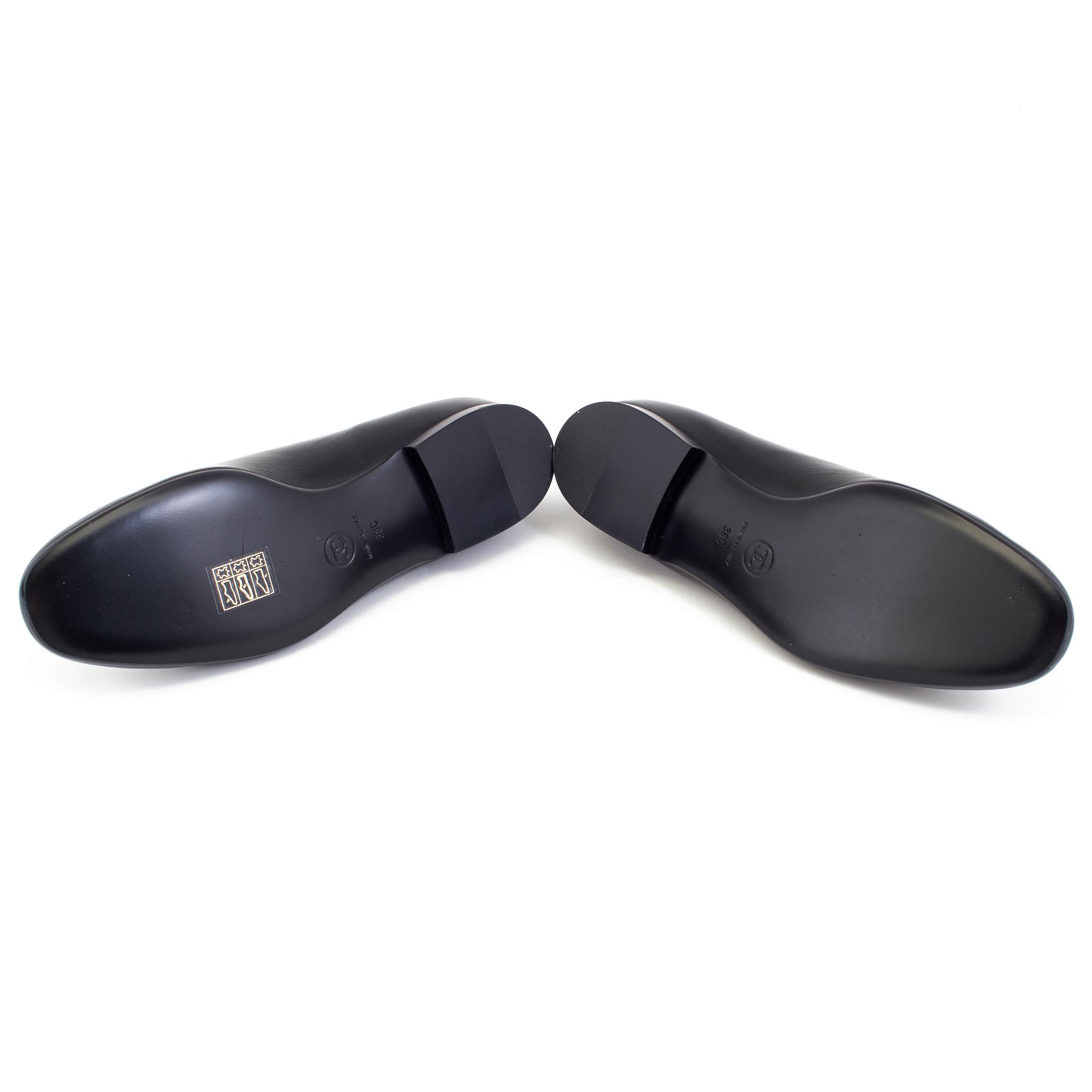 A pair of loafers by Chanel 2016, size 38.