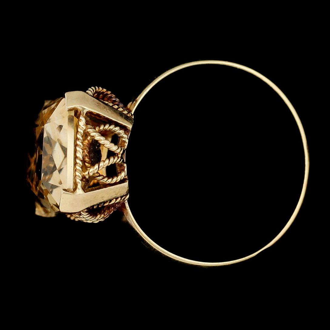 RING, 18K guld och citrin. Total vikt ca 4 g.