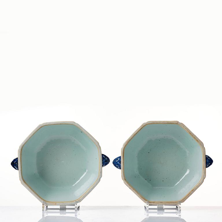 A pair of blue and white tureens, Qing dynasty, Qianlong (1736-95).