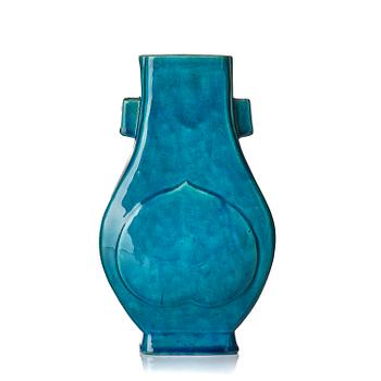 1284. A turquoise glazed vase, Qing dynasty, Kangxi (1662-1722).