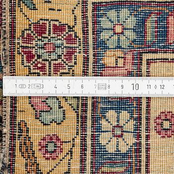 A carpet, semi-antique persian possibly Esfahan/Tehran/Kashan ca 259 x 156 cm.