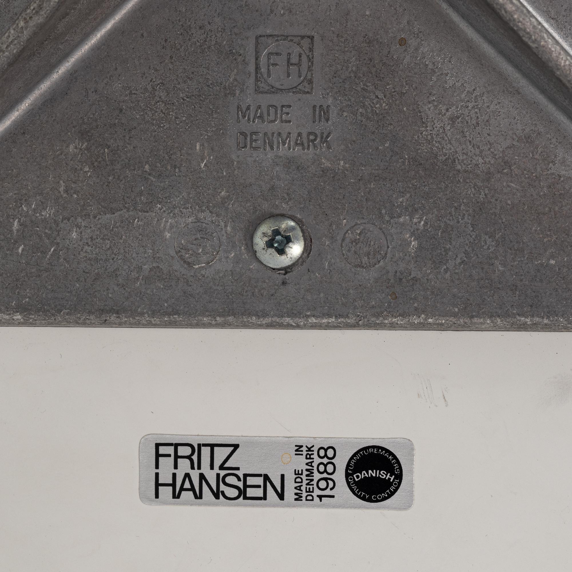 Arne Jacobsen, Bruno Mathsson & Piet Hein, soffbord, modell "A222", Fritz Hansen, Danmark 1988.