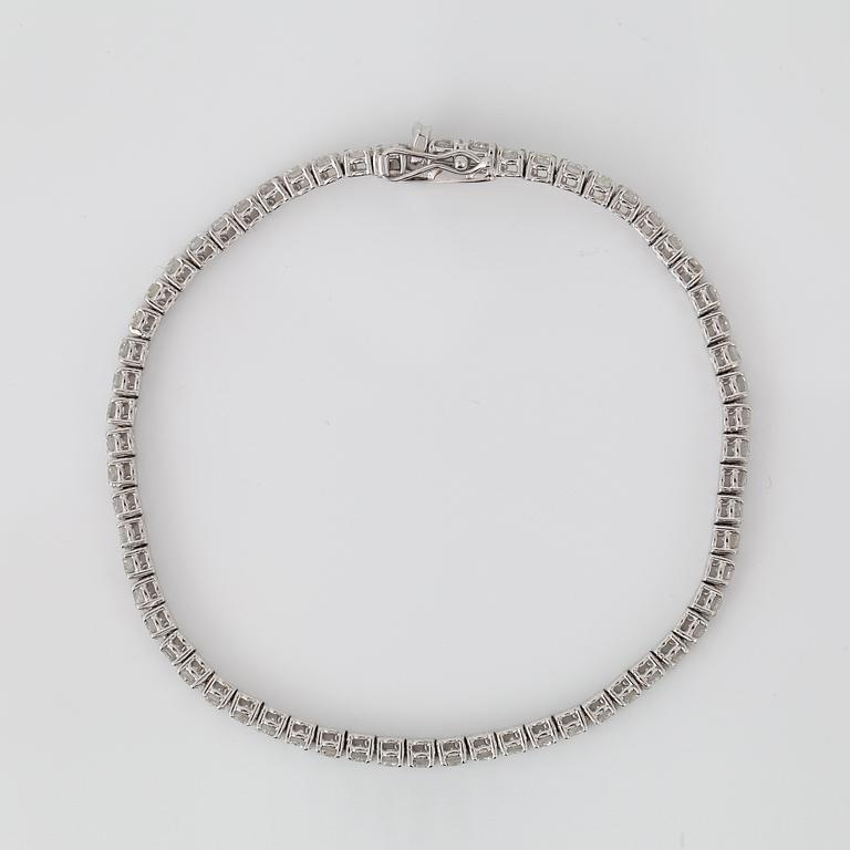 ARMBAND, ett riviére med 62 briljanter, totalt ca 4ct.