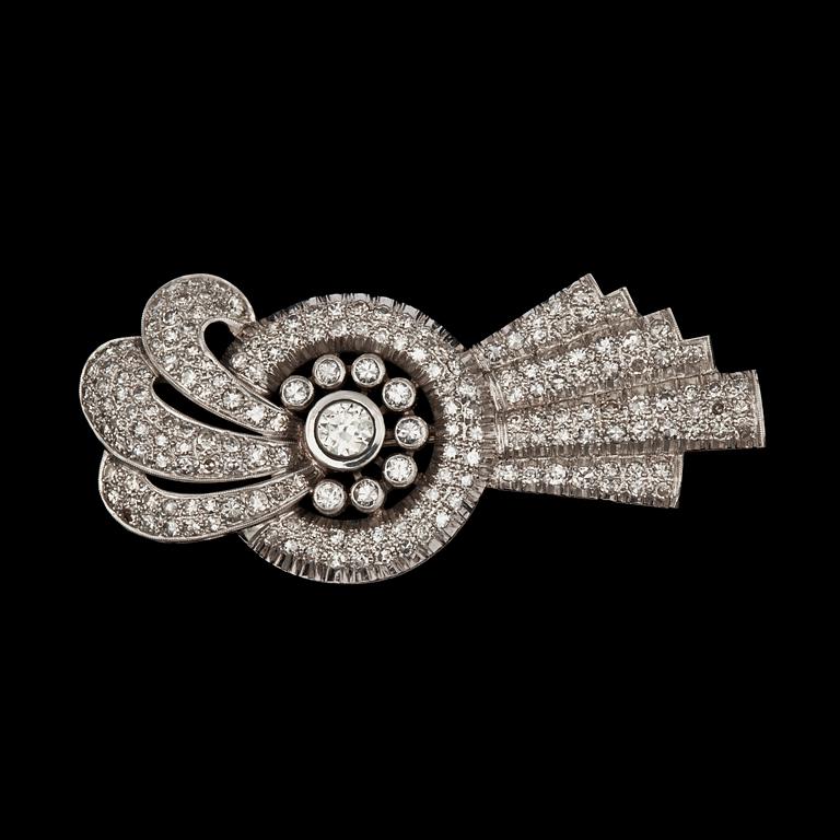 An old- and single-cut diamond brooch. Total carat weight circa 2.20 cts.
