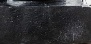 Gudmar Olovson, staty. Signerad. Numrerad. Gjutarstämpel. Brons, höjd 210 cm, längd 56 cm.