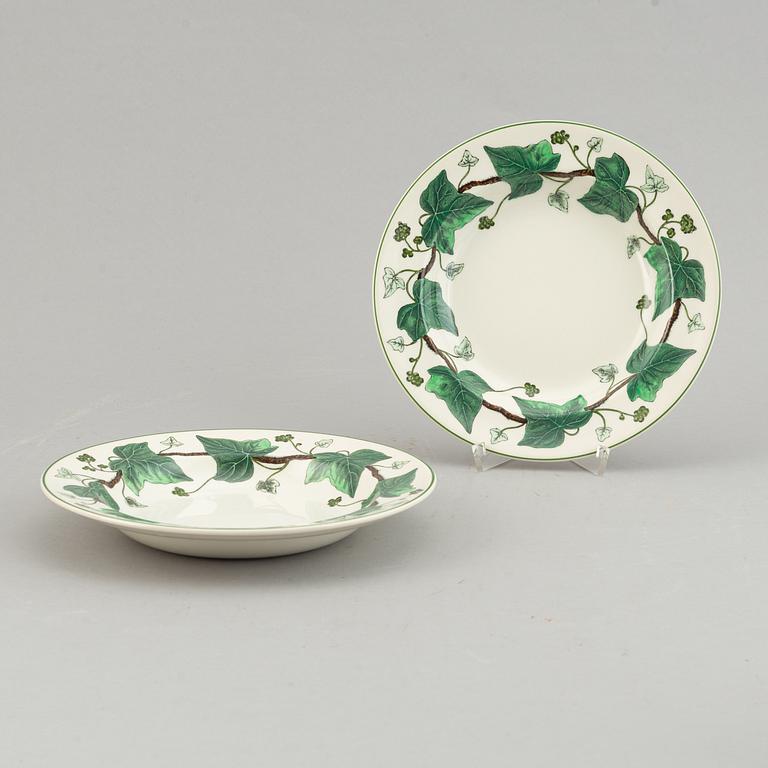 A part 'Napoelon Ivy' dinner and coffee service, Wedgwood, England, second half of the 20th century (53 pieces).