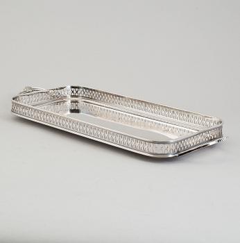 A silver plated brass tray from Fcavalier, England, second half of the 20th Century.