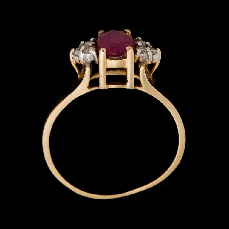 RING, 14K guld med små diamanter samt rubin. Vikt ca 3 gram.