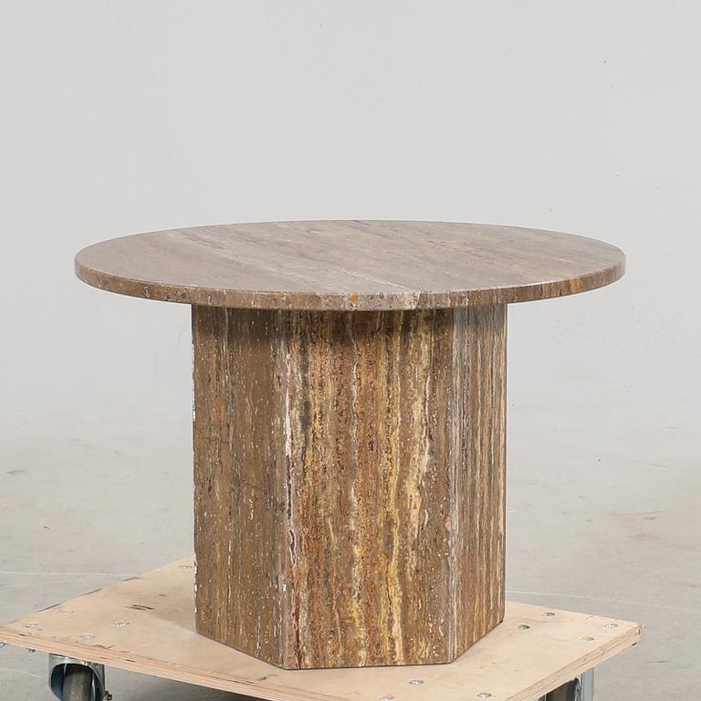 Gamfratesi, bord "Epic" för Gubi samtida.